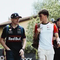 Bearman over F1-debuut, offers brengen en Verstappen: "Max is de beste coureur op de grid"