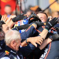 Unieke carrièreswitch: oud‑schaatsster Famke Wilmink werkt nu in de Formule 1 bij Racing Bulls