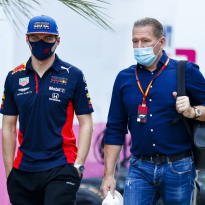 Jos Verstappen moest na overwinning van Max naar het ziekenhuis met darmklachten