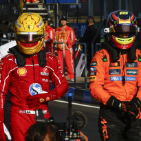 Piastri boos op Hamilton en Ferrari: 'Hopelijk gaan ze daar ooit spiegels uitvinden'