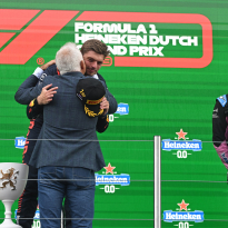 Dilano van 't Hoff's father in emotional podium tribute with Verstappen