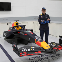 Verstappen met advies aan jonge coureurs: "Gaat niet alleen om snel zijn"