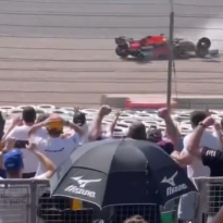 VIDEO: Beelden vanaf tribune tonen enorme impact crash Verstappen