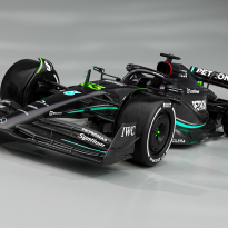 No más “Flechas Plateadas”: Mercedes vuelve en negro con el W14