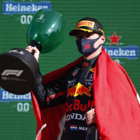 Verstappen grapt over beker Dutch Grand Prix op Instagram: 'Mooiste ter wereld'
