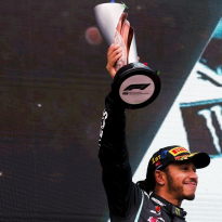 Alonso aangereden tijdens fietsrit, Hamilton verwelkomt Brady bij club van zeven | Social Wall