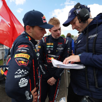 Frustratie bij Vermeulen ondanks klassezege in Verstappen-Ferrari: "Dit mag niet het thema worden"