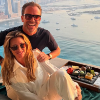 Doornbos en vrouw Chantal pakken in Dubai de verhuisdozen weer in