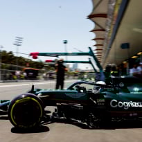 Vettel onthult dat hij nog geen nieuw contract bij Aston Martin heeft getekend voor 2022