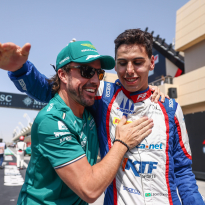 Alonso ziet toekomstige ster: "Kwestie van tijd voor hij F1 haalt"