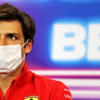 Sainz kritisch: 'Waarom deel je punten uit voor een race die niet bestond?'