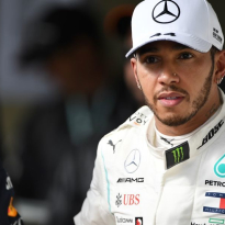 Hamilton over crashende coureurs: 'Ze maken nog steeds dezelfde fouten'