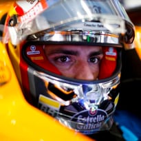 HAHA: Sainz 'explains' steering wheel buttons!