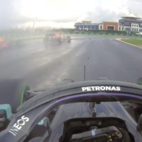 VIDEO: Albon profiteert maximaal van mislukte inhaalpoging Hamilton