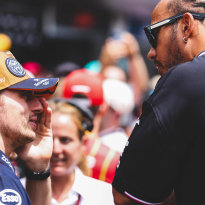 Hamilton spreekt zich uit over incident Norris en Verstappen en relatie met Mercedes