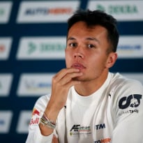 Albon ziet ook Pérez worstelen: 'Is op geen enkele manier geruststellend voor mij'