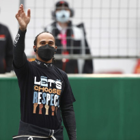 Hamilton wil meer respect tussen coureurs: 'Er kijken jonge kinderen'