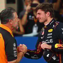 Brown ziet 'slimme' Verstappen pole pakken: "Hopelijk betalen ze daar morgen de prijs voor"