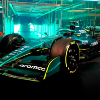 Vettel, emocionado con el "futurista" Aston Martin