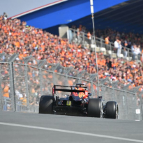 Stewards nemen besluit over Verstappen: geen straf voor inhalen onder rode vlag