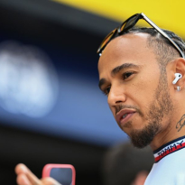 Lewis Hamilton mintió y luego admitió que se orinó durante una carrera