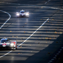 Le Mans sunset report: Toyota streak away, drama in LMP2