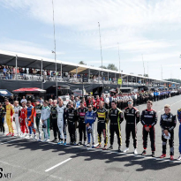 IndyCar stands in tribute to Anthoine Hubert