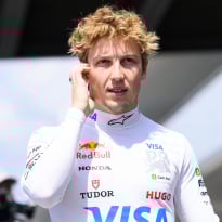 Lawson verrast met P3 in chaotische kwalificatie Bakoe: 'Het was heel tricky in de regen'