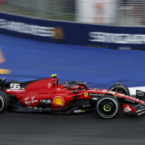 Sainz secures DRAMATIC victory in Singapore despite late Mercedes charge