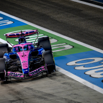 Alpine springt in het oog met opvallende achtervleugel in Bahrein