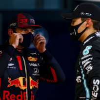 Russell heeft geen voorkeur in titelstrijd: 'Hamilton is geweldig, maar gun het Verstappen ook'