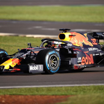 Red Bull-eigenaar verwacht titelstrijd: 'Auto en Honda-motor enorm verbeterd'