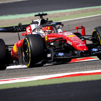 Un día prometedor para Ferrari: McLaren le da a Leclerc el tiempo más rápido del día en Bahréin
