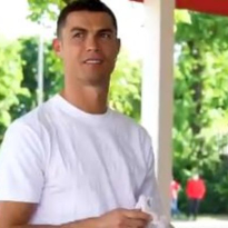 Cristiano Ronaldo bezoekt Ferrari en scheurt over circuit in Fiorano