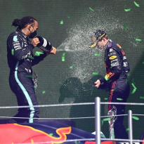 Verstappen over relatie met Hamilton: 'We zijn zoals concurrenten zouden moeten zijn'