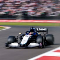 Räikkönen, Latifi en Russell op het matje bij de stewards om pitstraat-incidenten