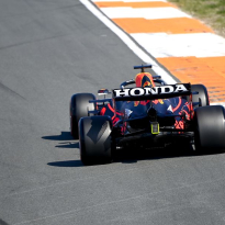 Verstappen lyrisch na pole position op Zandvoort: 'Geweldig om hier pole te behalen!'