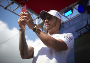Hamilton lacks Vettel's 'dedication' - Rosberg