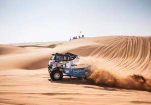Dakar 2024: Loeb loopt in op Sainz in Etappe 9, Huzink winnaar met hybridetruck