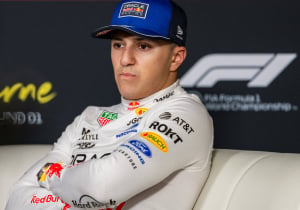 Isack Hadjar baalt flink van pech in Singapore: 'Ik wil gewoon rijden'
