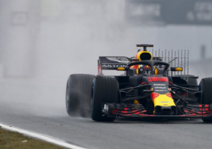 Enerverende zesde testdag: Ricciardo klopt Hamilton met een baanrecord