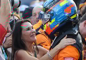 Oscar Piastri's Mum makes hilarious gag after F1 star's unfamiliar Ashes look