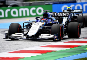 Russell "not looking in my mirrors" after cruel Q3 near-miss