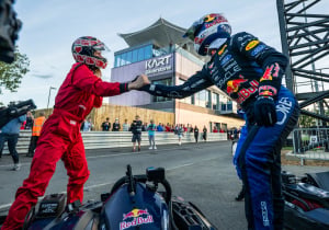 Alsop lacht na strijd met 'gestoorde' Verstappen: "Schreeuwde de hele tijd in mijn oor!"