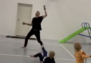 Räikkönen doet hilarische StayAtHomeChallenge