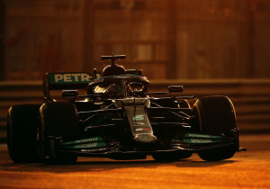 Hamilton blitzes remodelled Abu Dhabi track to put Verstappen on the backfoot