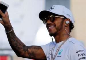 Hamilton set to be offered 'staggering' new contract by Mercedes