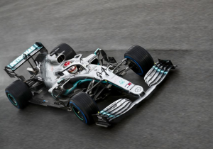 Hamilton: Mercedes closer to Ferrari than expected