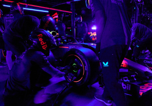 Red Bull Racing doet pitstop in het donker binnen indrukwekkende tijd