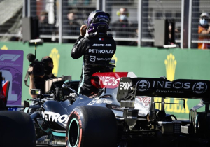 Mercedes legt uit waarom ze Hamilton niet naar binnen haalden bij de herstart